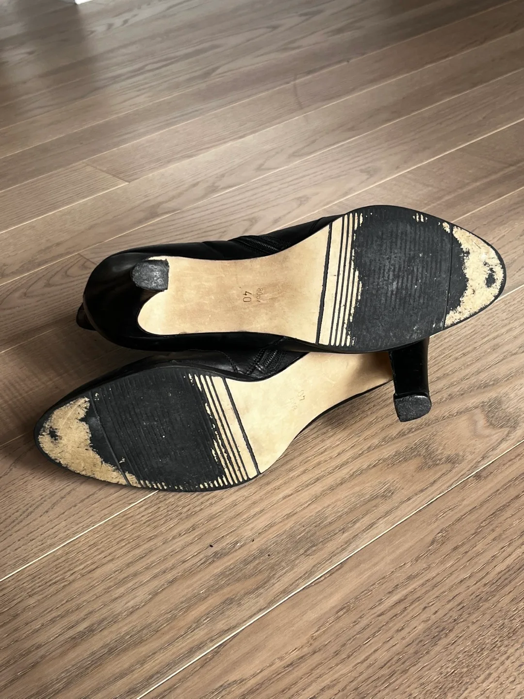 Women's Black Leather Ankle Boots image indicator(4)