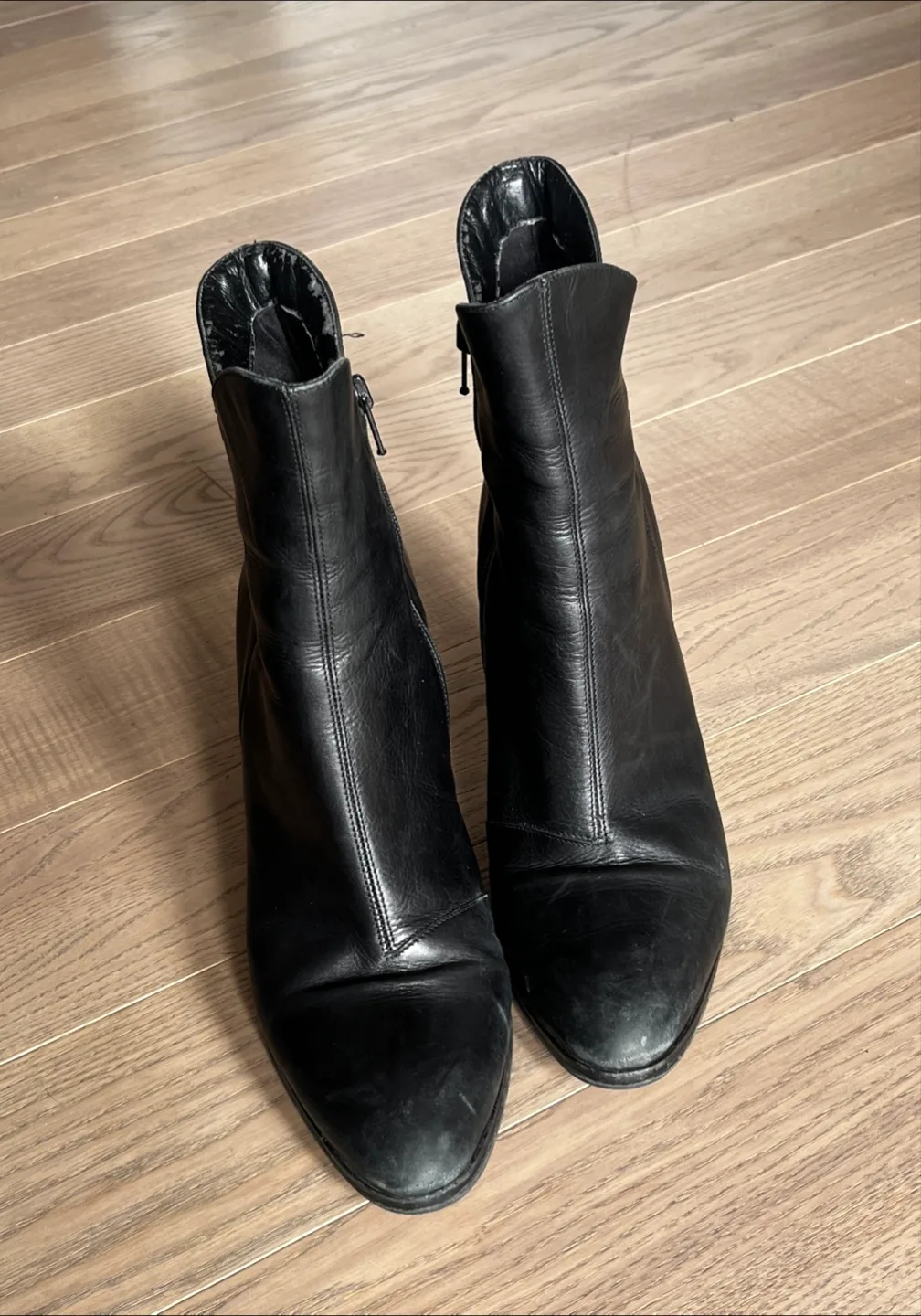 Women's Black Leather Ankle Boots image indicator(2)