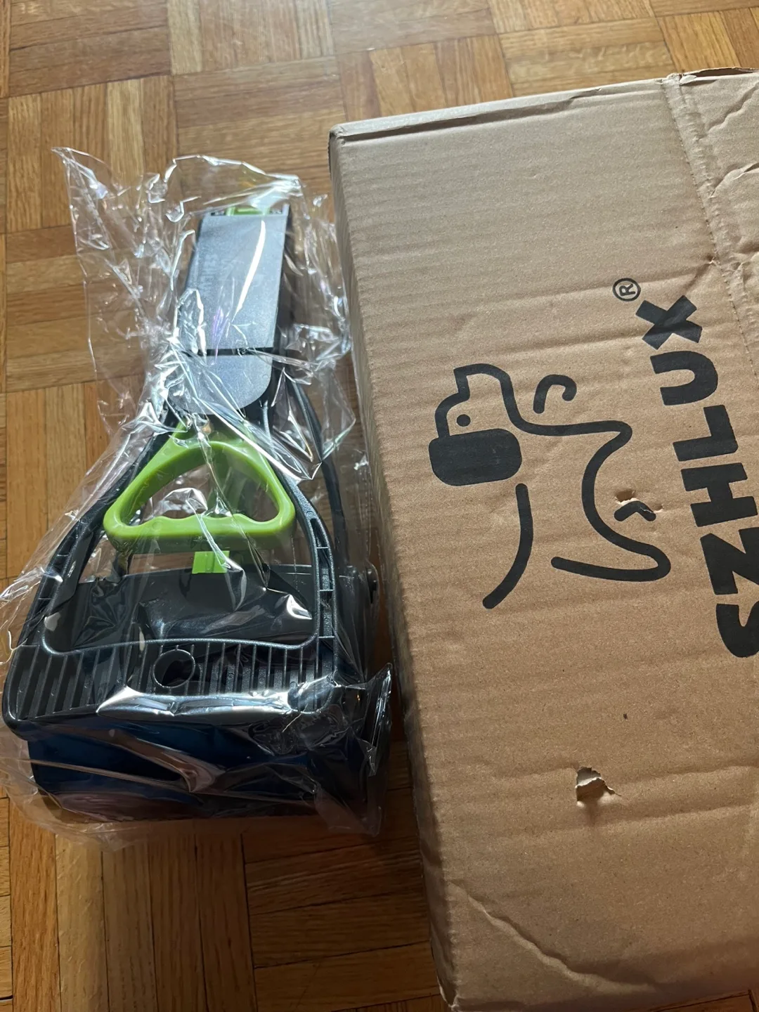 SZHLUX Foldable Pooper Scooper for Dogs image indicator(4)