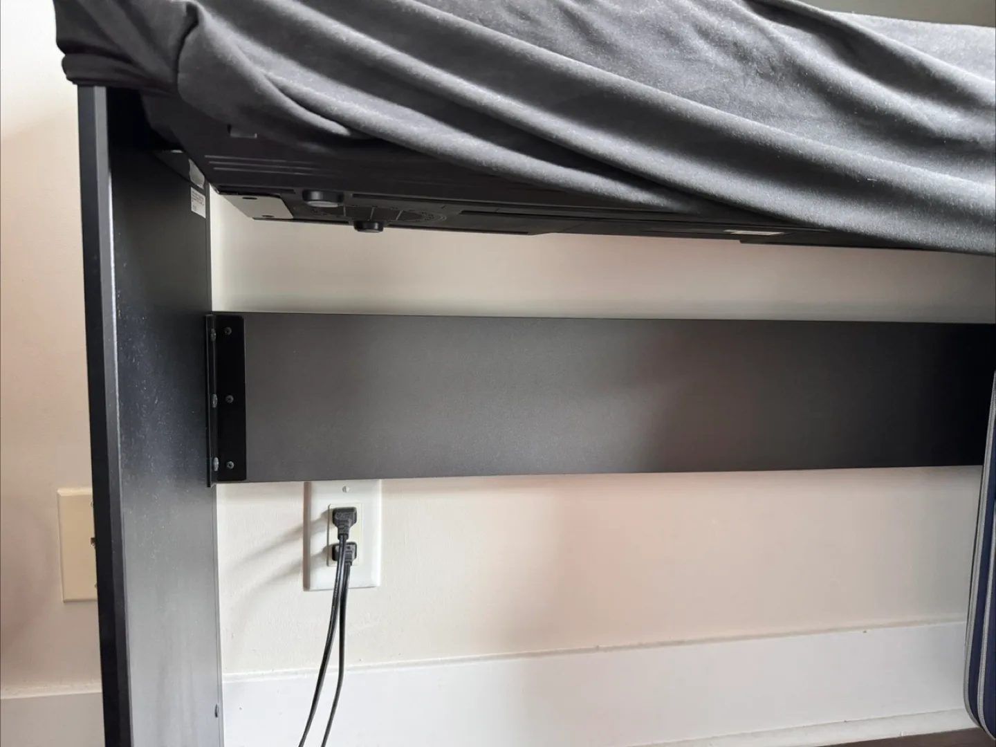 Yamaha P105B 88-Key Digital Piano with Stand and Sustain Pedal image indicator(3)