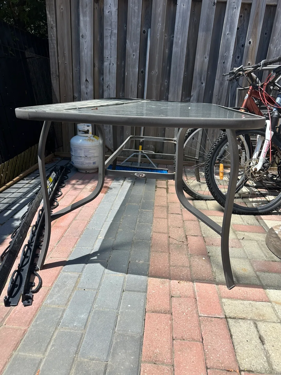 Glass-top patio table image indicator(3)