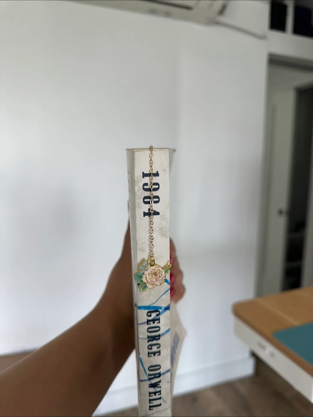 Metal Rose Bookmark 🏒 image indicator(3)