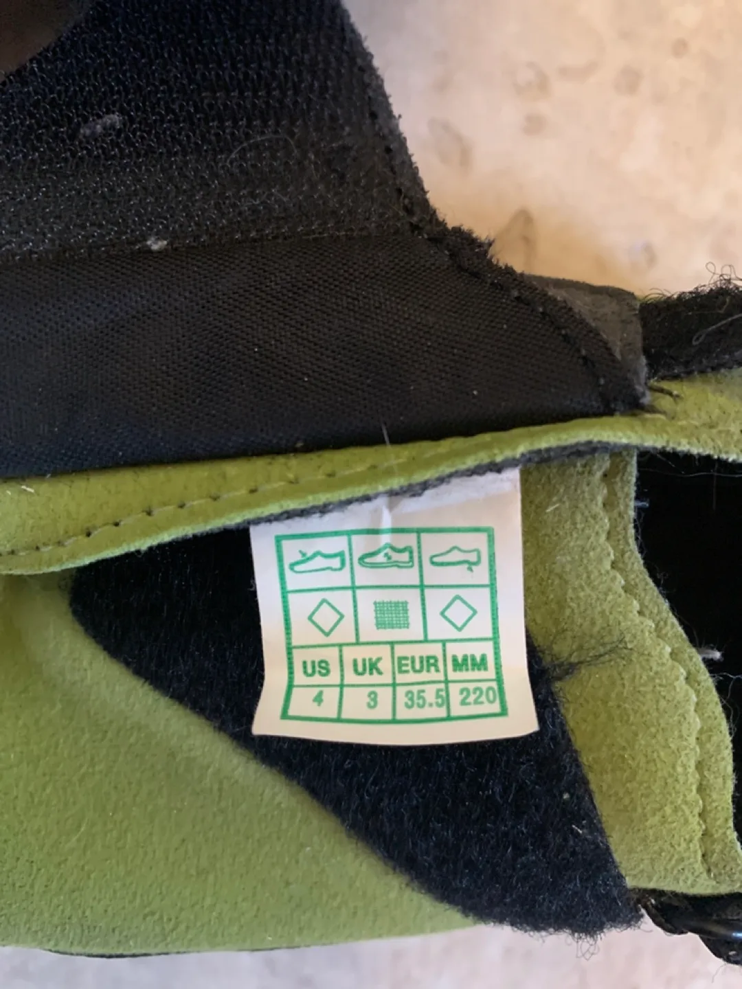 🏒 Scarpa Climbing Shoes Size US 4 image indicator(2)