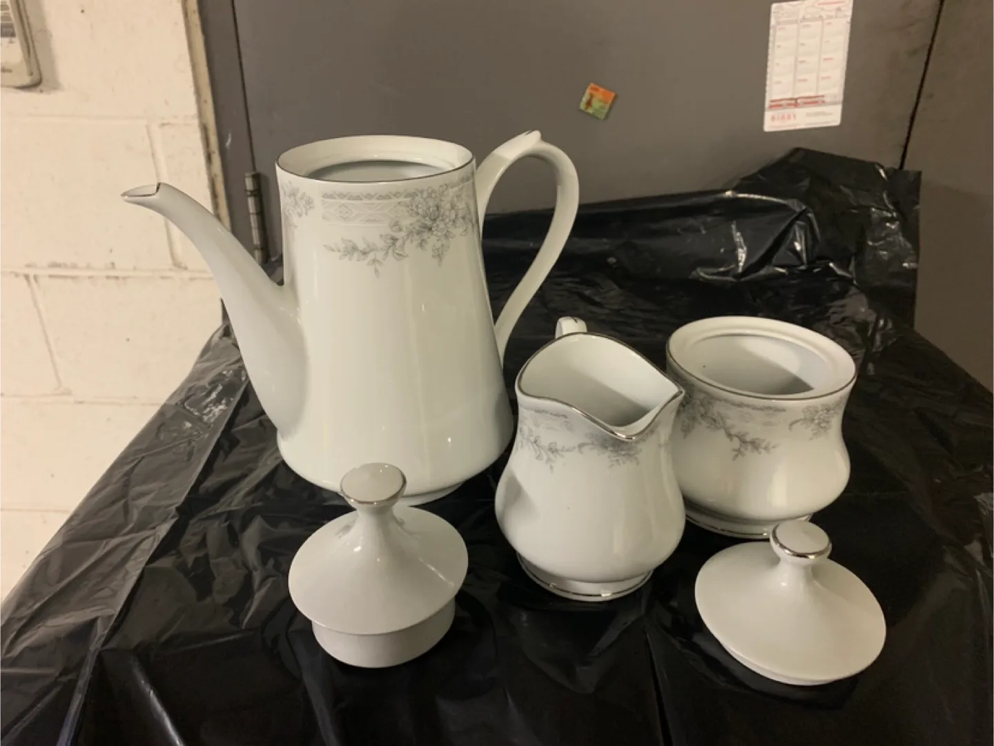 Vintage Coffee and Tea Set image indicator(2)