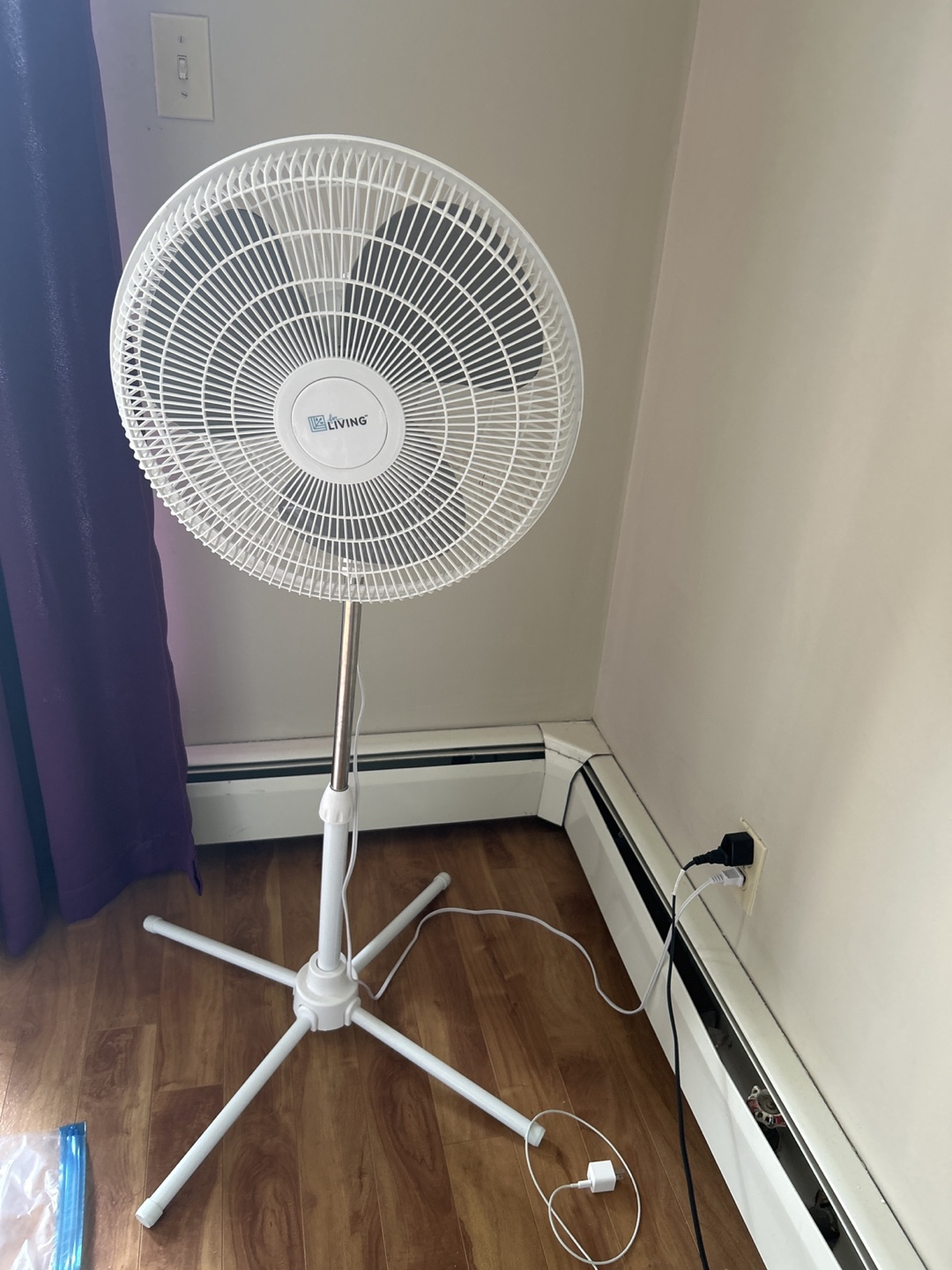 Standing Fan - White - Excellent Condition