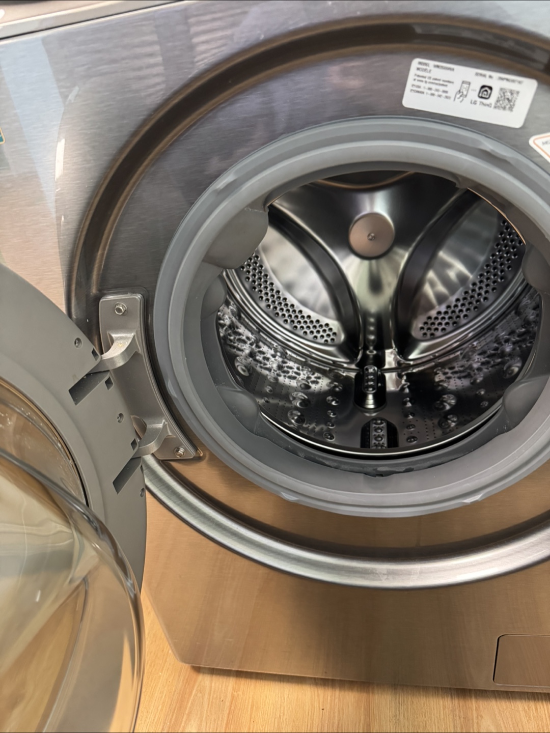 LG ThinQ Inverter DirectDrive Washer - photo 3