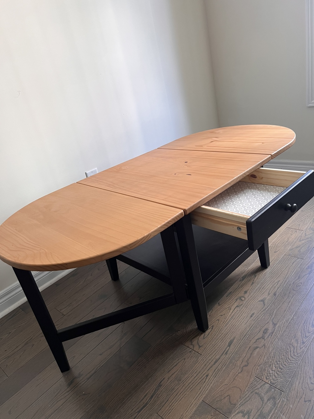 Extendable Coffee Table with Storage