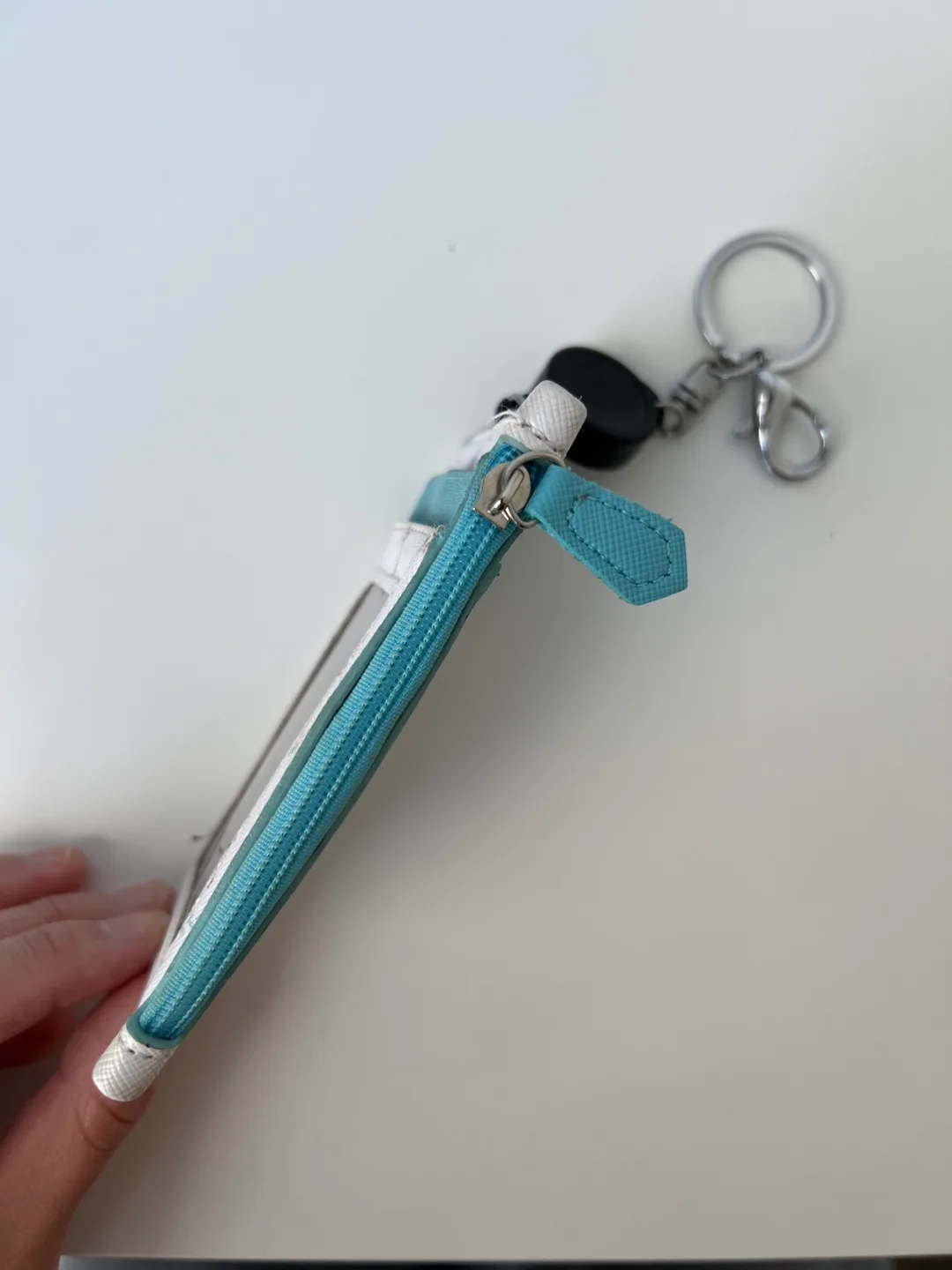 ID Card Holder with Retractable Keychain 🏒 image indicator(2)