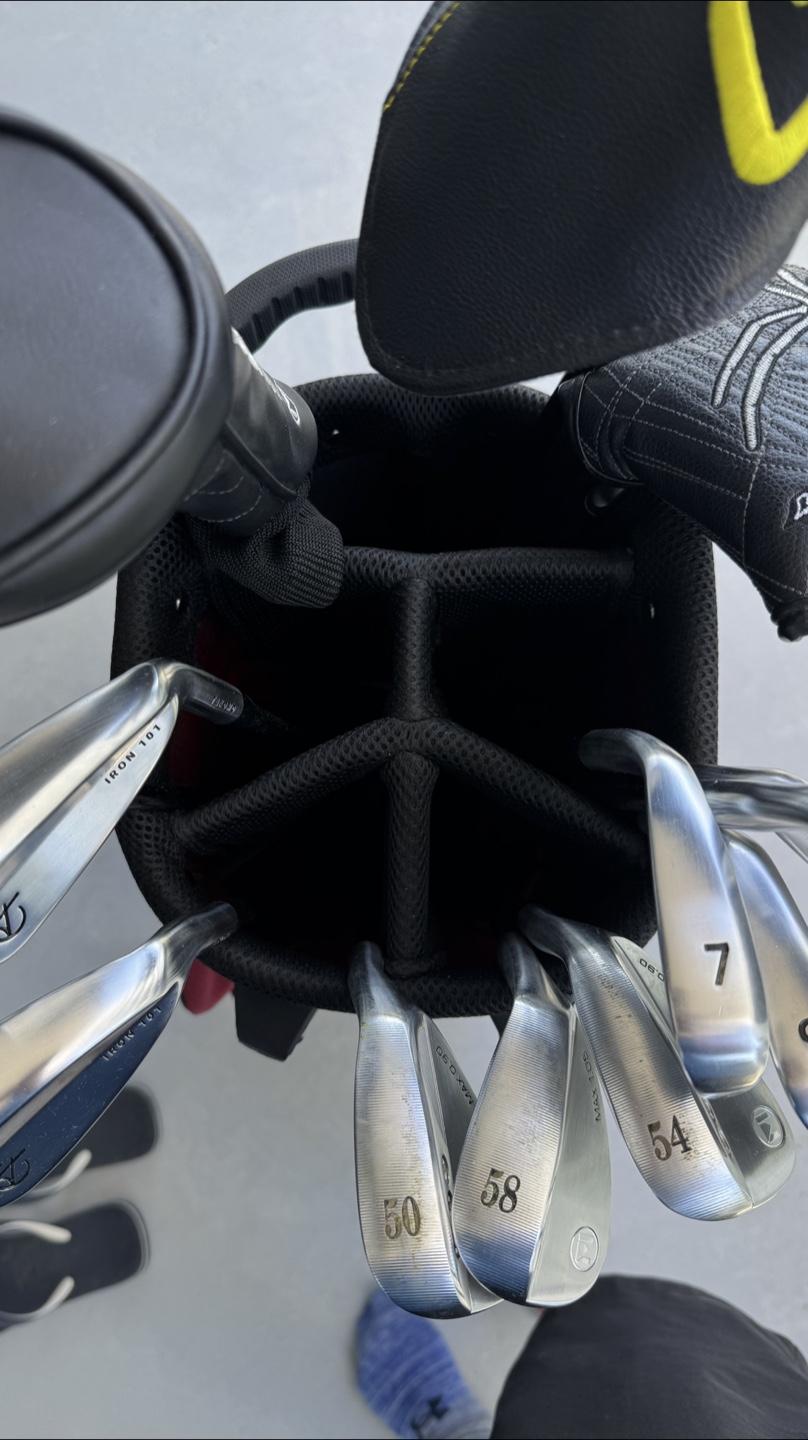 Scotty Cameron Stand Bag * clubs NOT included* - photo 5