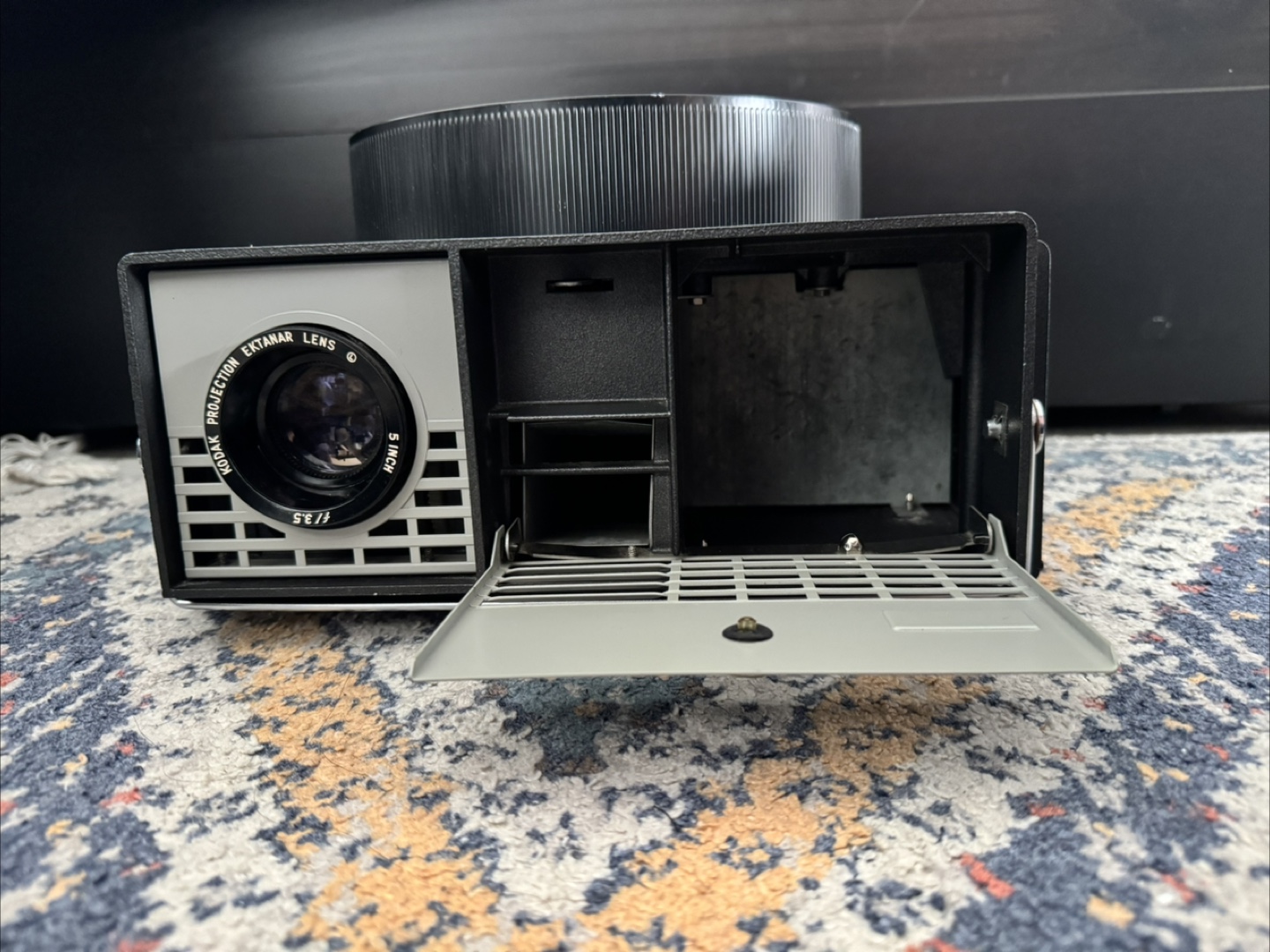 Kodak Carousel 550 Slide Projector w/ Tray, Lens, Remotes - photo 2