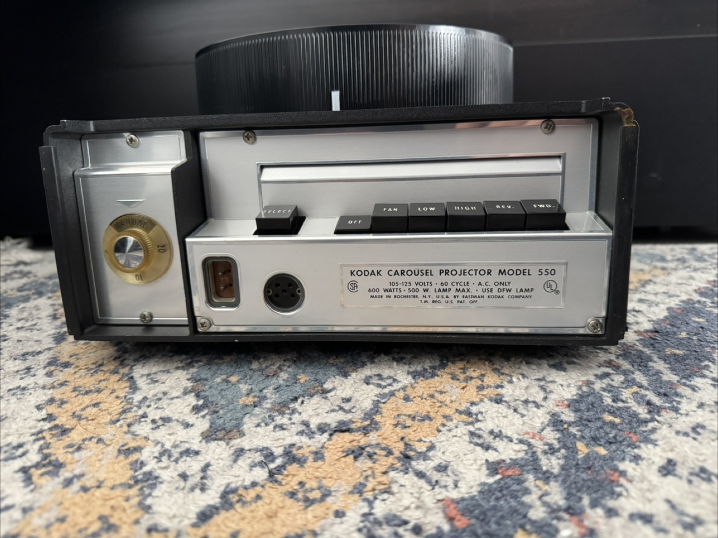 Kodak Carousel 550 Slide Projector w/ Tray, Lens, Remotes - photo 3