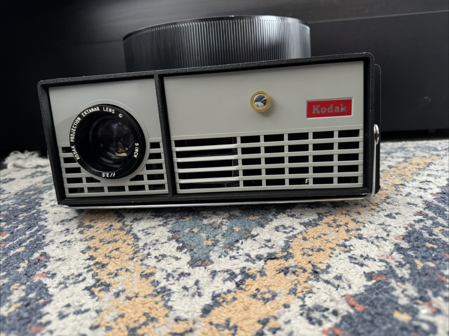 Kodak Carousel 550 Slide Projector w/ Tray, Lens, Remotes