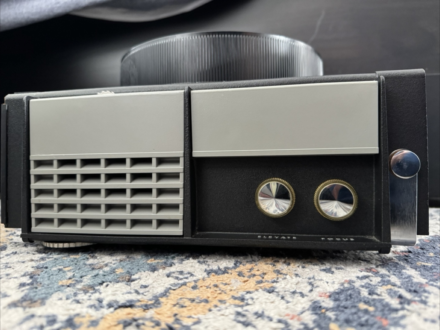 Kodak Carousel 550 Slide Projector w/ Tray, Lens, Remotes - photo 5