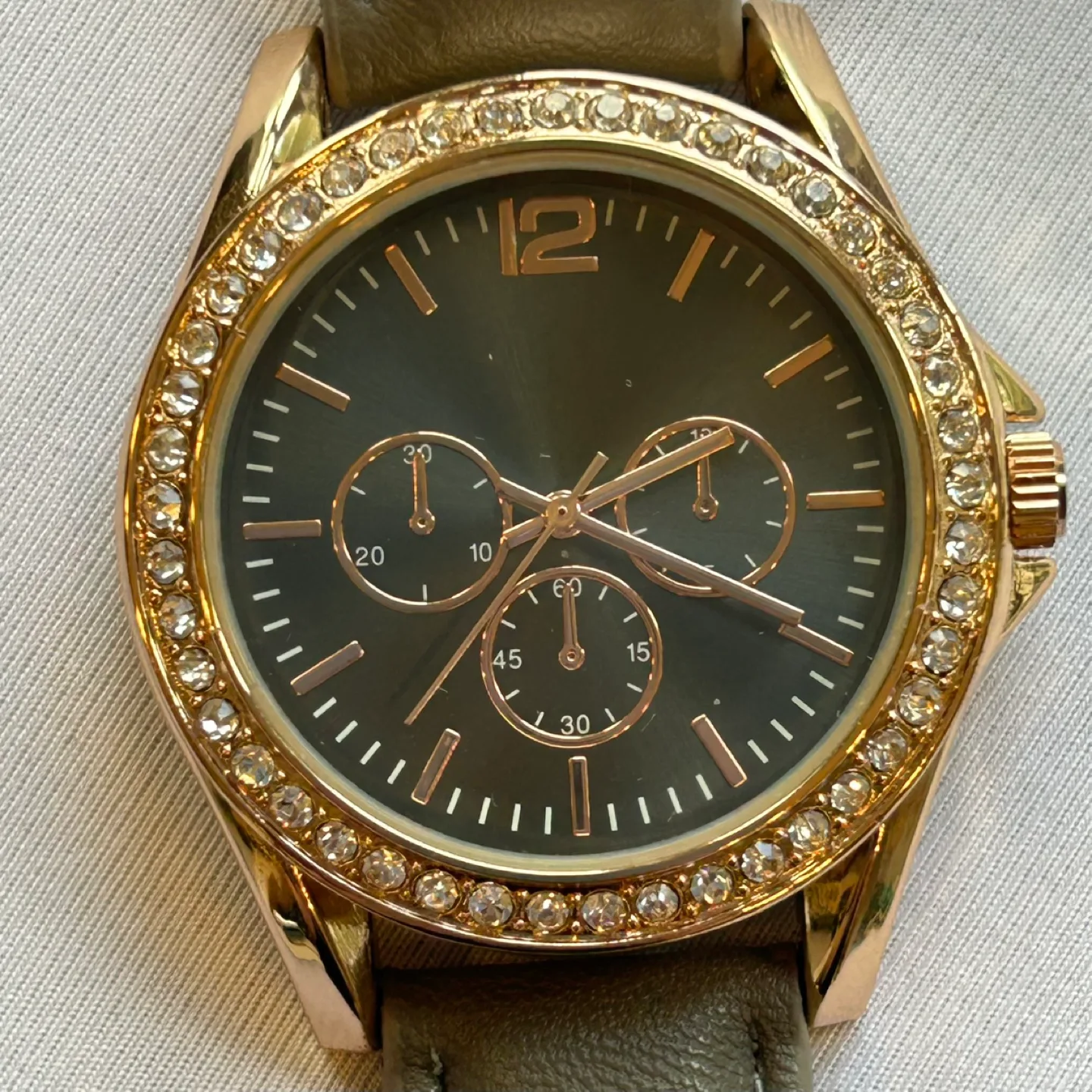 Valletta Gold and Gray Womens Analog Wrist Watch Crystal Accents image indicator(5)