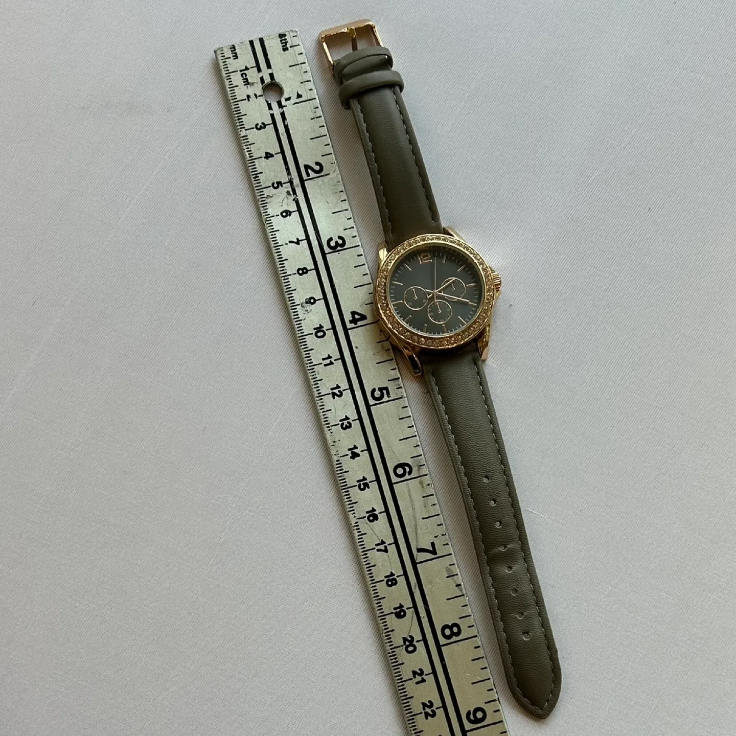 Valletta Gold and Gray Womens Analog Wrist Watch Crystal Accents image indicator(8)