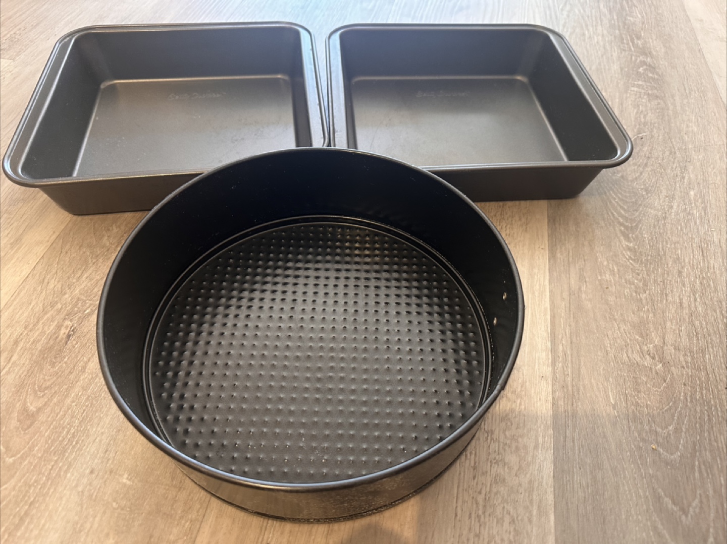 3-Piece Bakeware Set: 2 Square Baking Pans & 1 Round Cake Pan