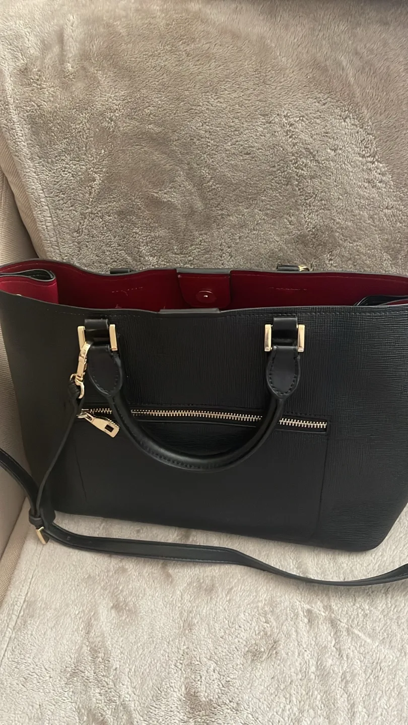 Black Structured Tote Bag with Removable Strap image indicator(2)