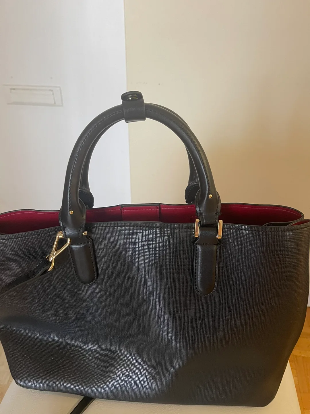 Black Structured Tote Bag with Removable Strap image indicator(4)