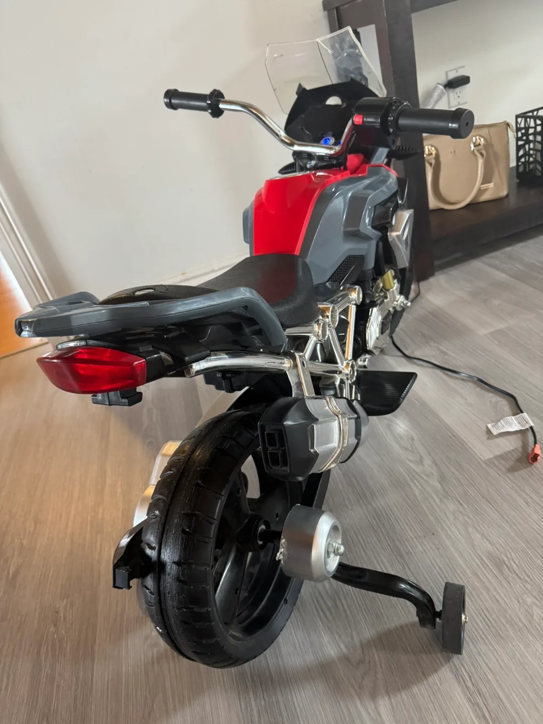 BMW R1200GS Adventure Kids Ride-on Motorcycle image indicator(3)