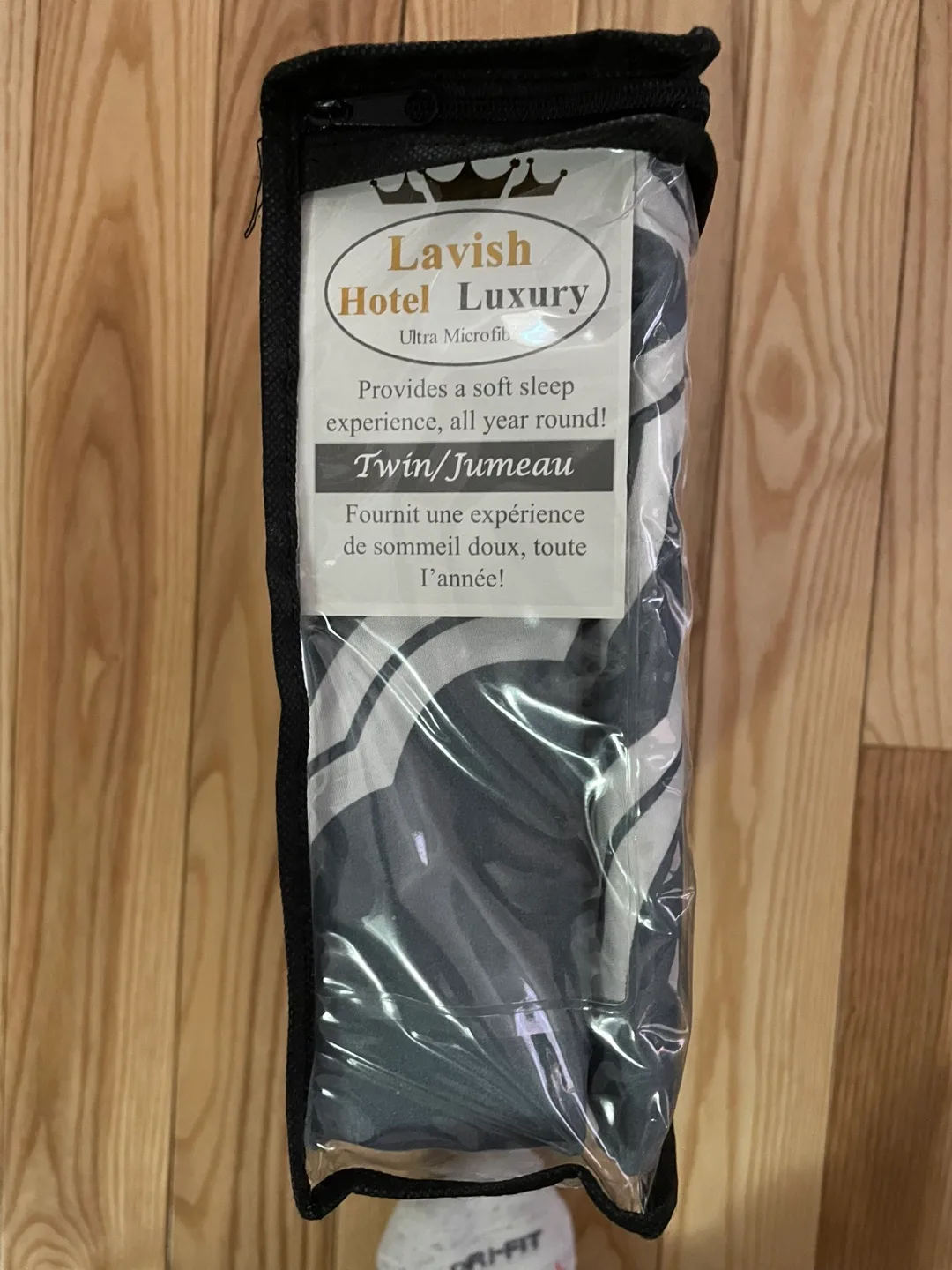 Lavish Hotel Luxury Twin Sheet Set - 9900 Series image indicator(3)