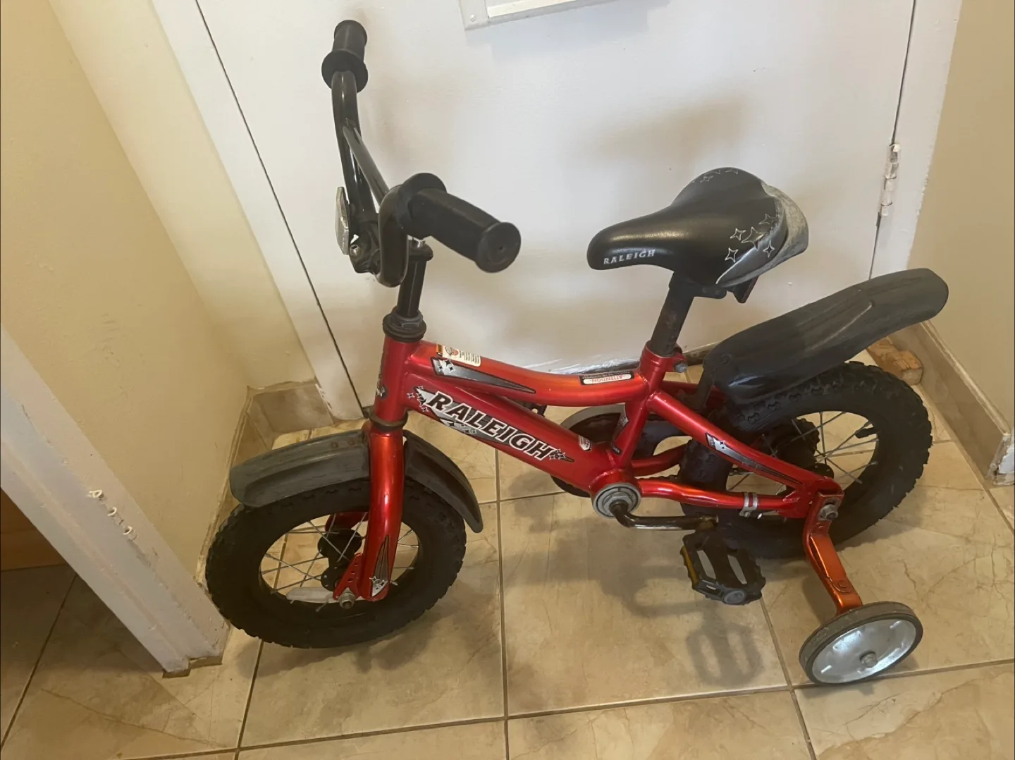 Raleigh Kids' Bike with Training Wheels thumbnail