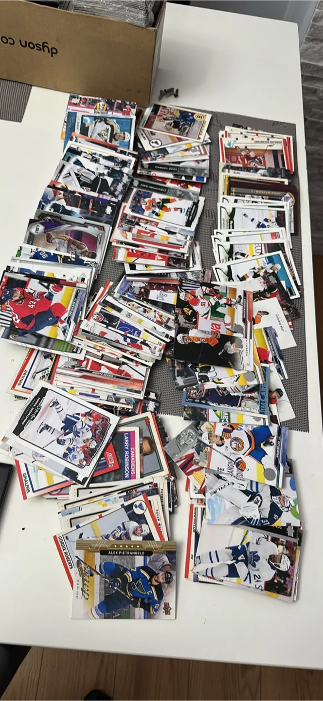 Huge Lot of Hockey Cards thumbnail