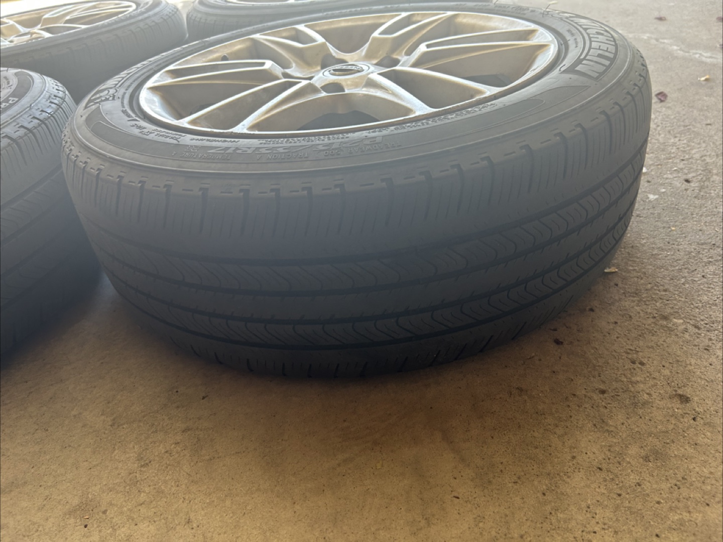 Set of 4 Nissan OEM 17" Alloy Wheels with Tires - photo 2