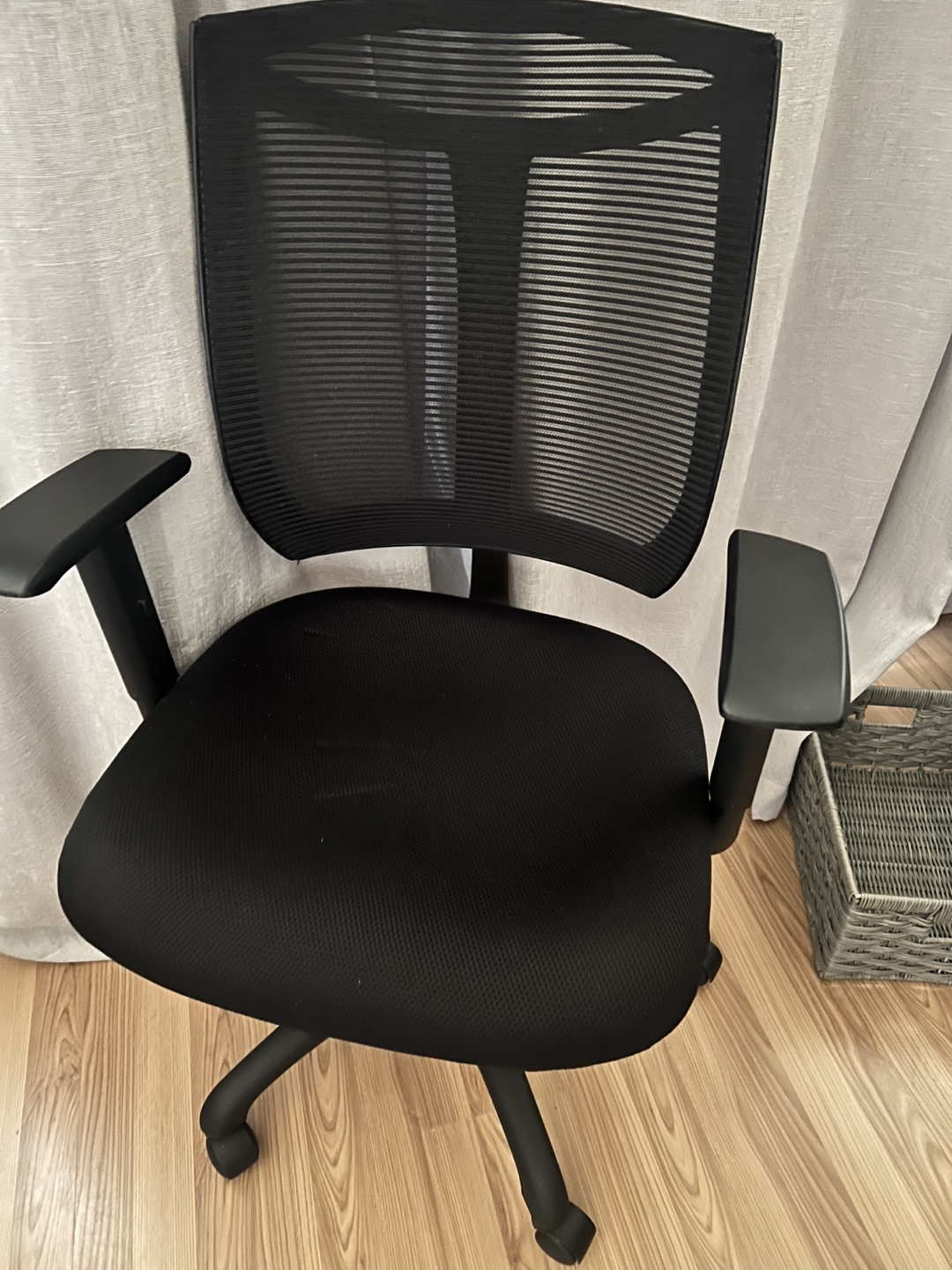 Black Mesh Office Chair - photo 2