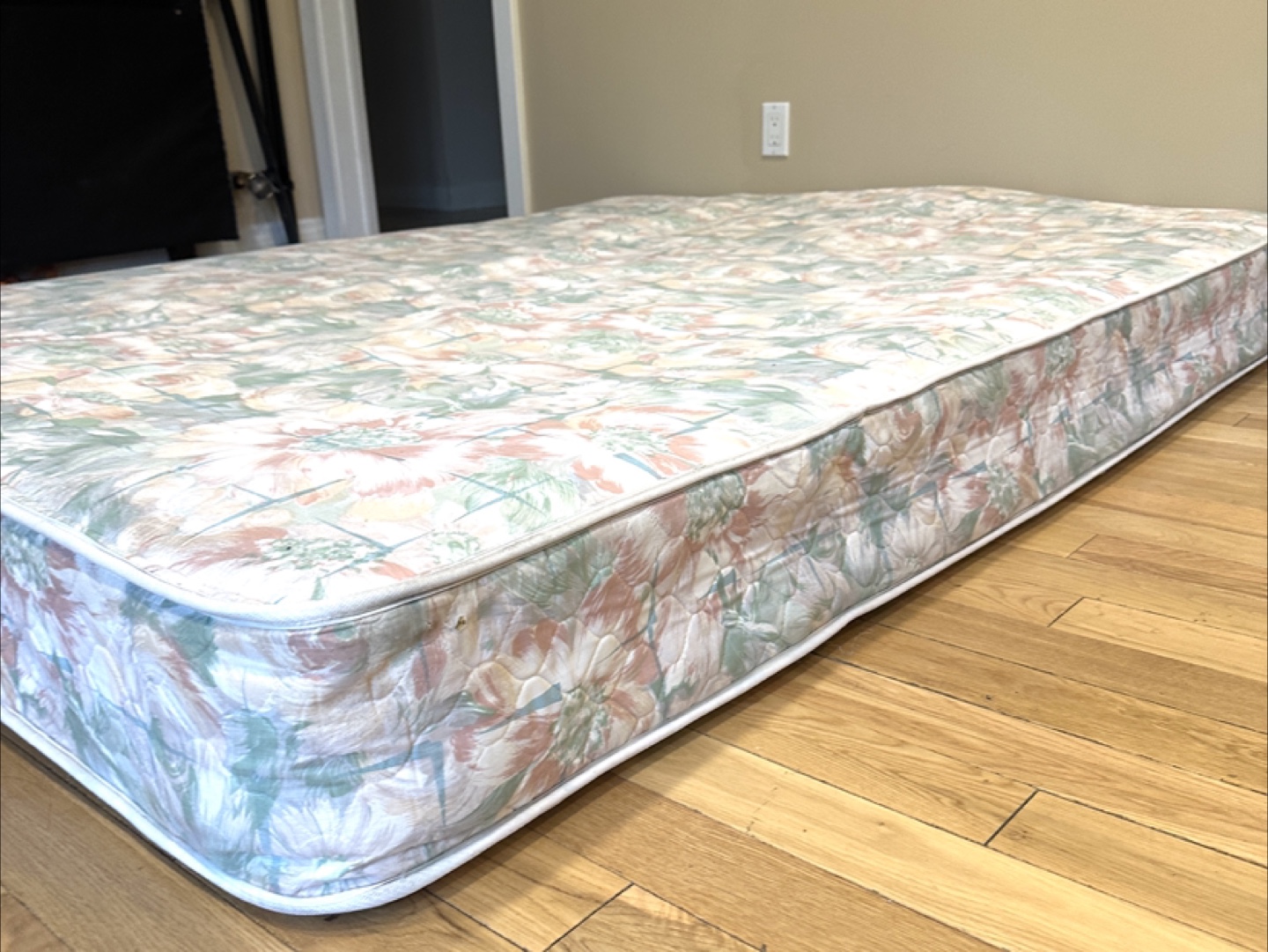 Siesta 8” Queen Size Mattress (CAN DELIVER - photo 5