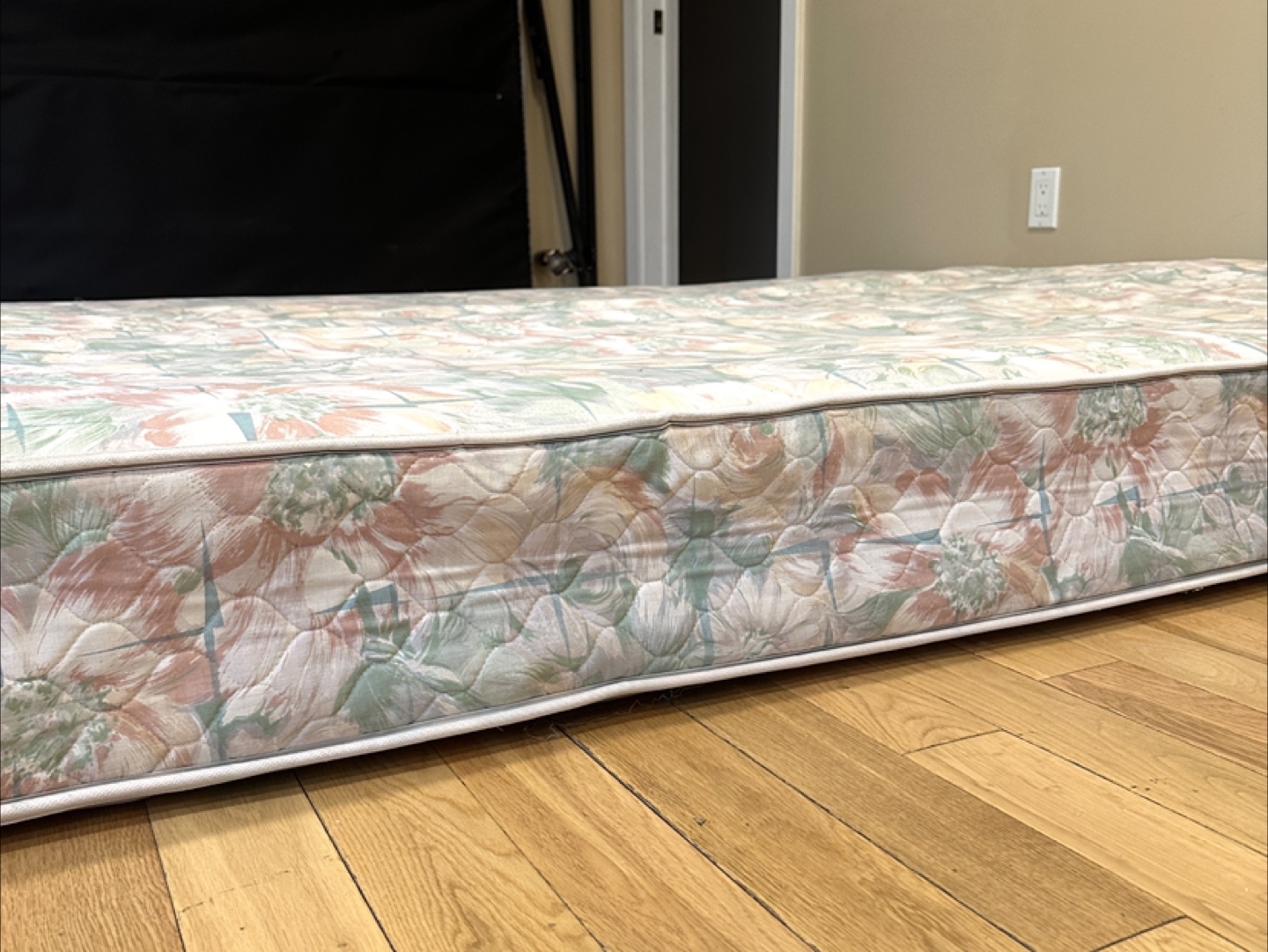Siesta 8” Queen Size Mattress (CAN DELIVER - photo 4