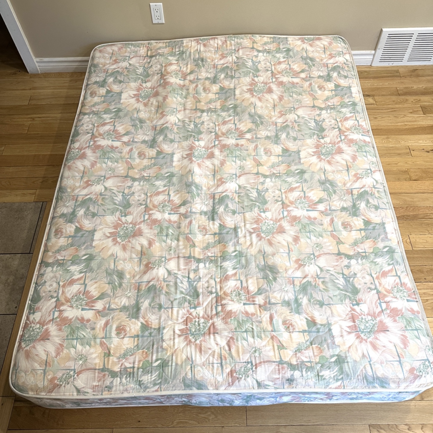 Siesta 8” Queen Size Mattress (CAN DELIVER