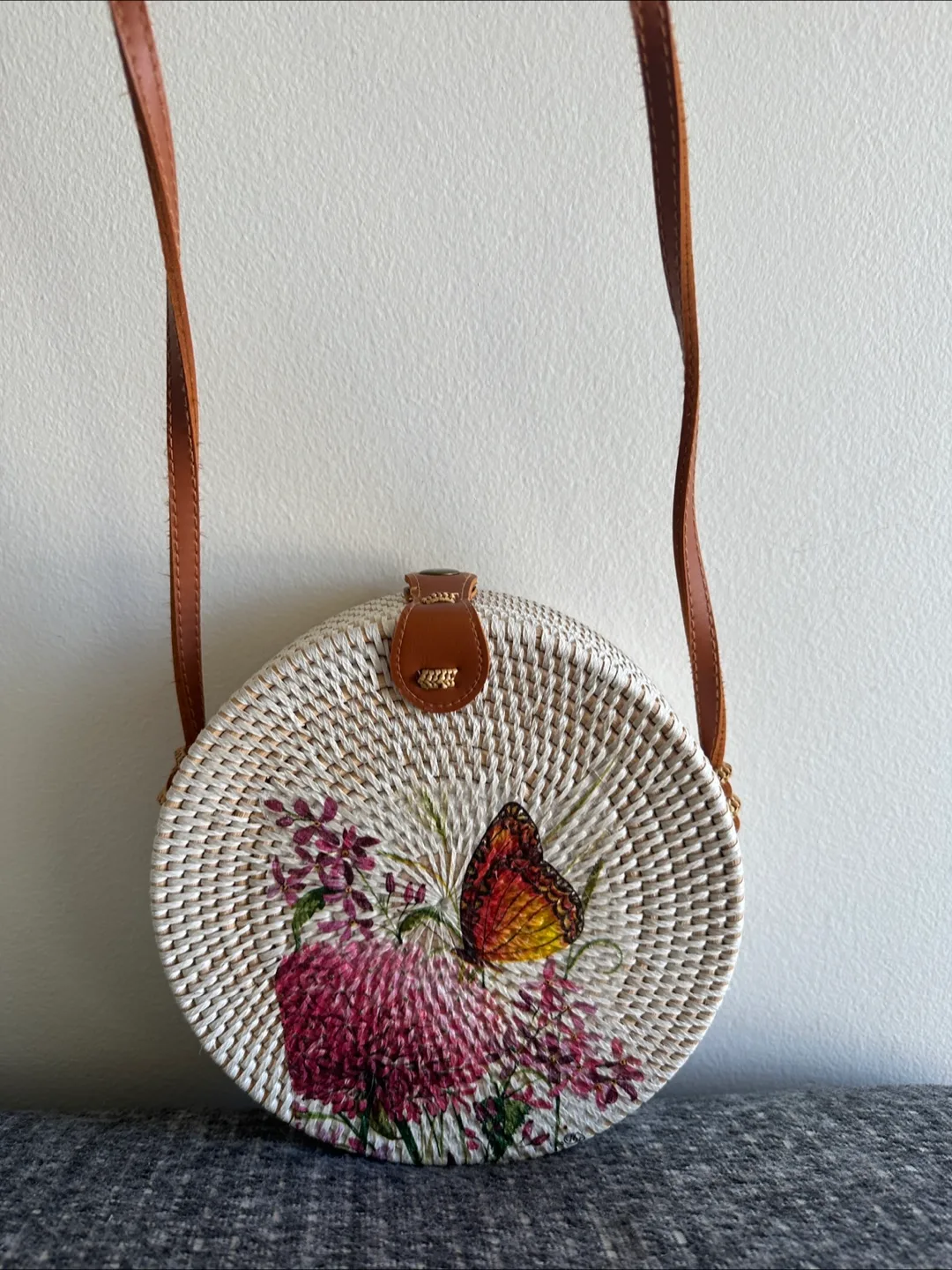 Round rattan crossbody bag