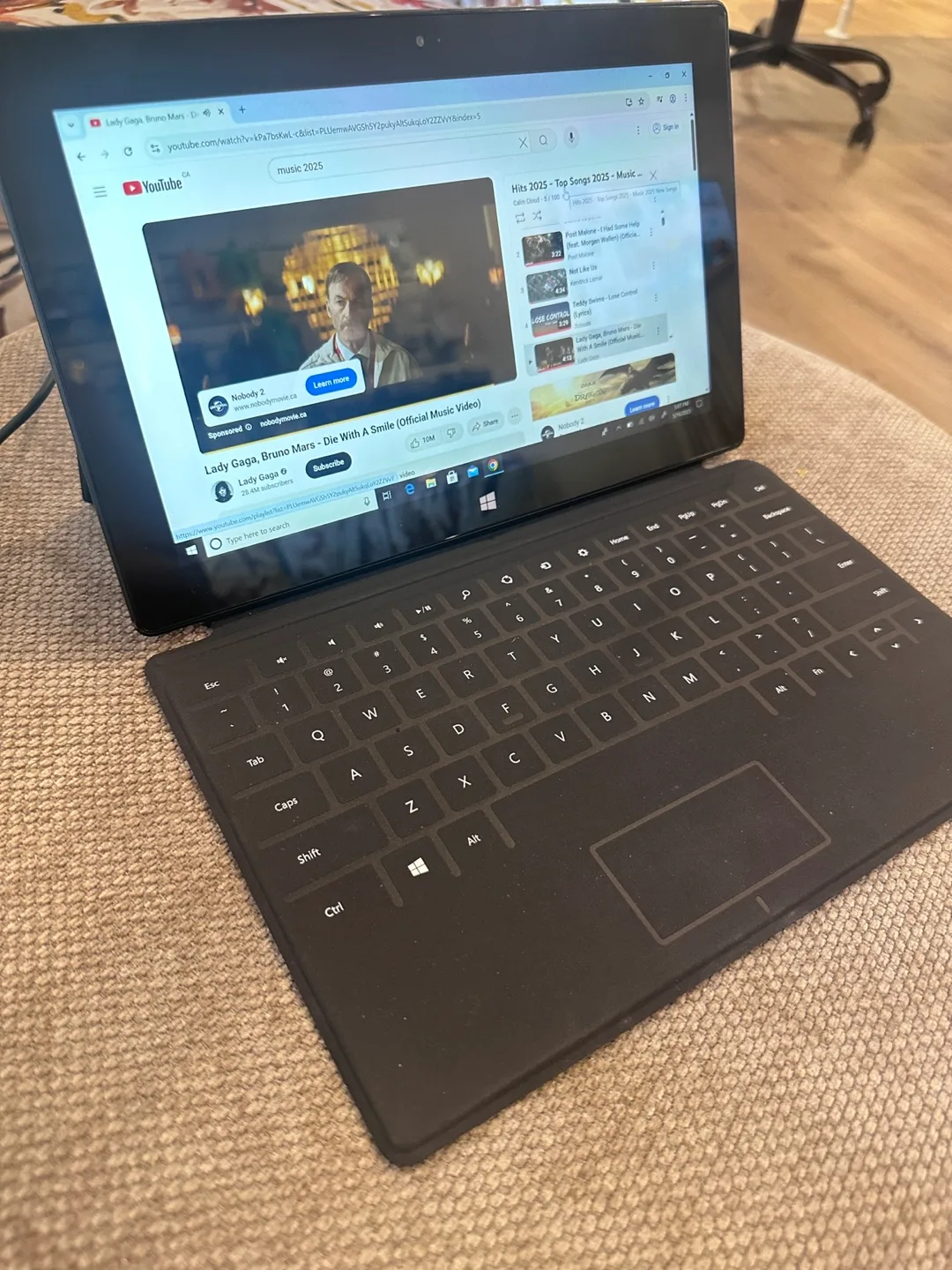 Microsoft Surface Pro 2 with Keyboard ( Touchscreen ) image indicator(2)