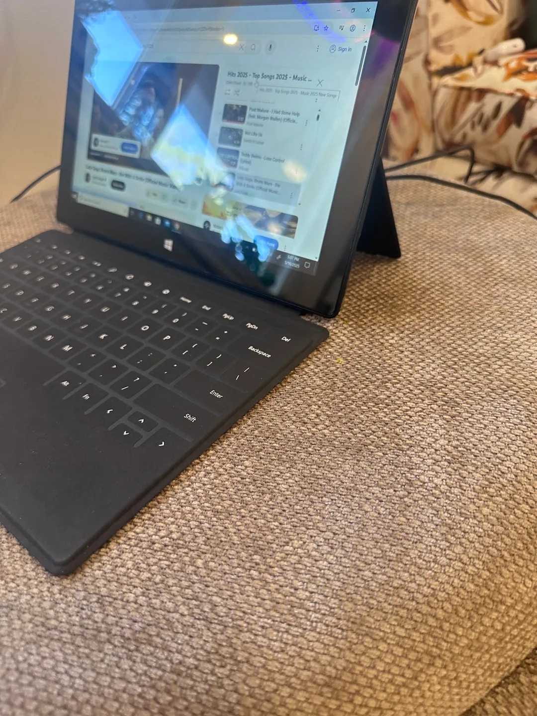 Microsoft Surface Pro 2 with Keyboard ( Touchscreen ) image indicator(4)