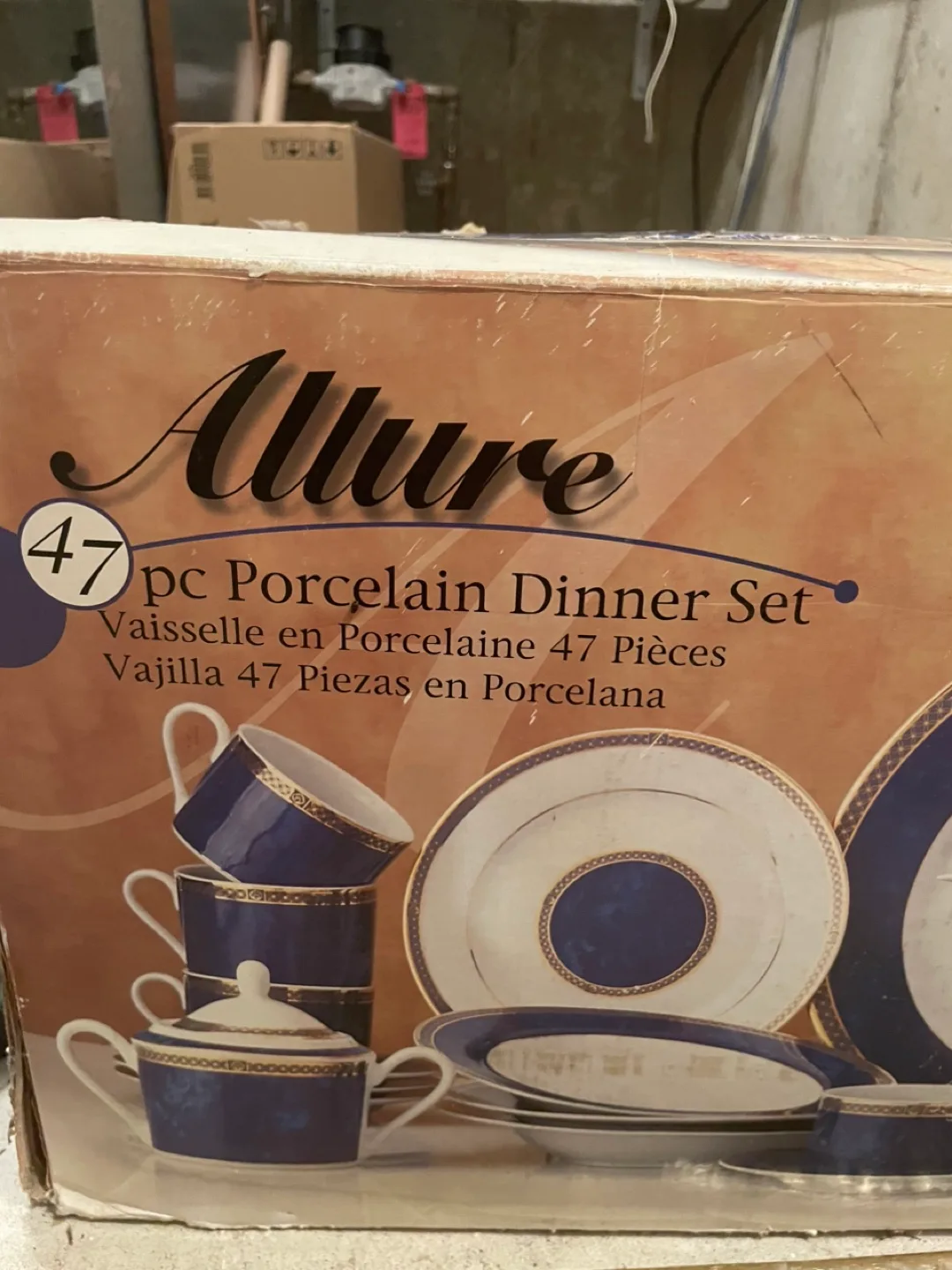 Allure 47-Piece Porcelain Dinner Set thumbnail