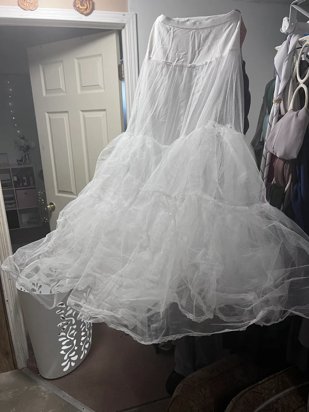 White tulle petticoat image indicator(2)