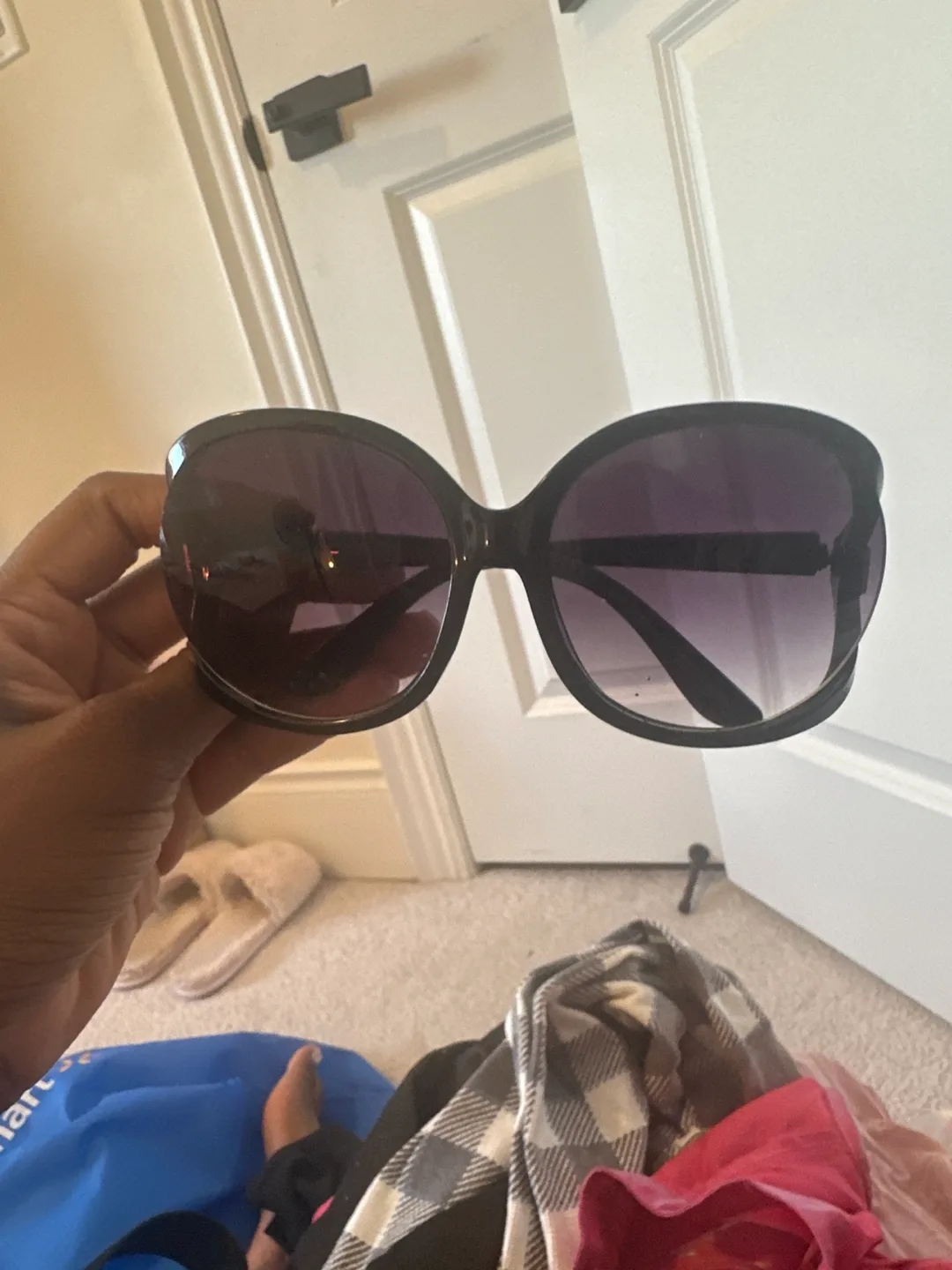 Black Oval Sunglasses🏒🏒 thumbnail