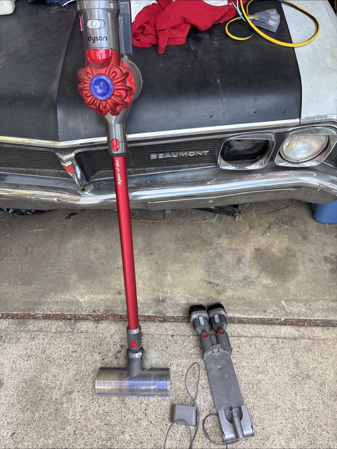 Dyson V7 Slim Fluffy Cordless Vacuum