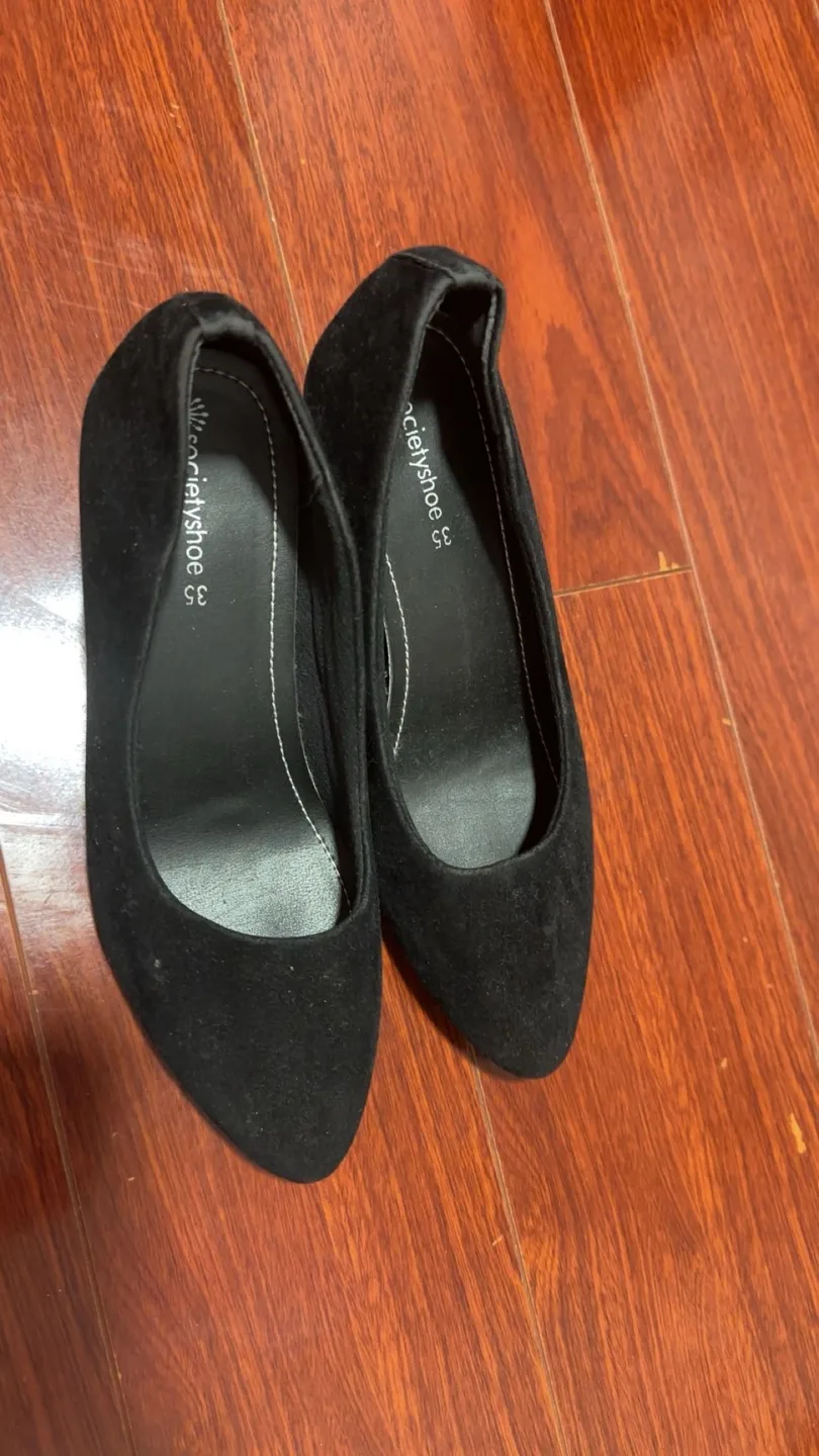 Women's Black Suede Pointed-Toe Flats image indicator(2)