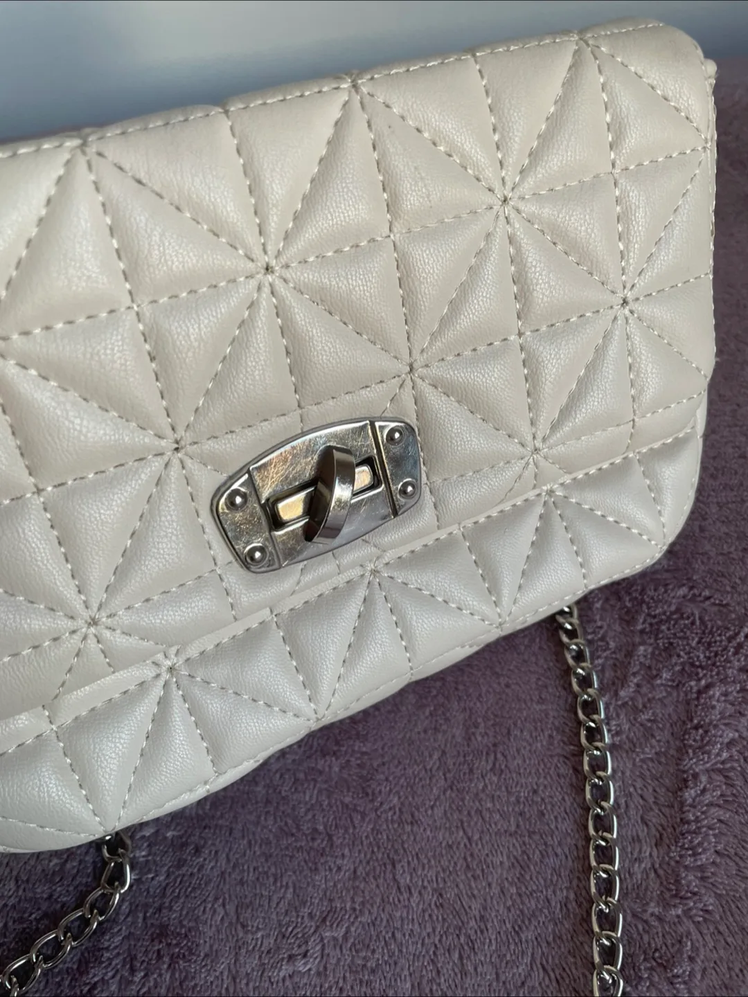 Cream Quilted Chain Bag image indicator(3)