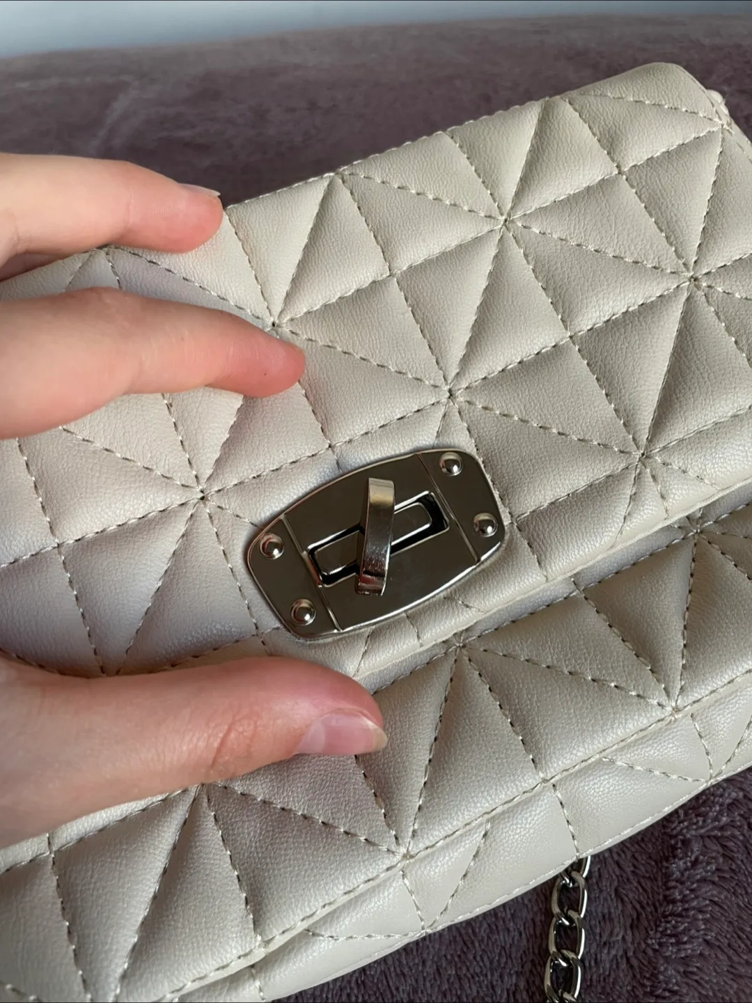 Cream Quilted Chain Bag image indicator(4)