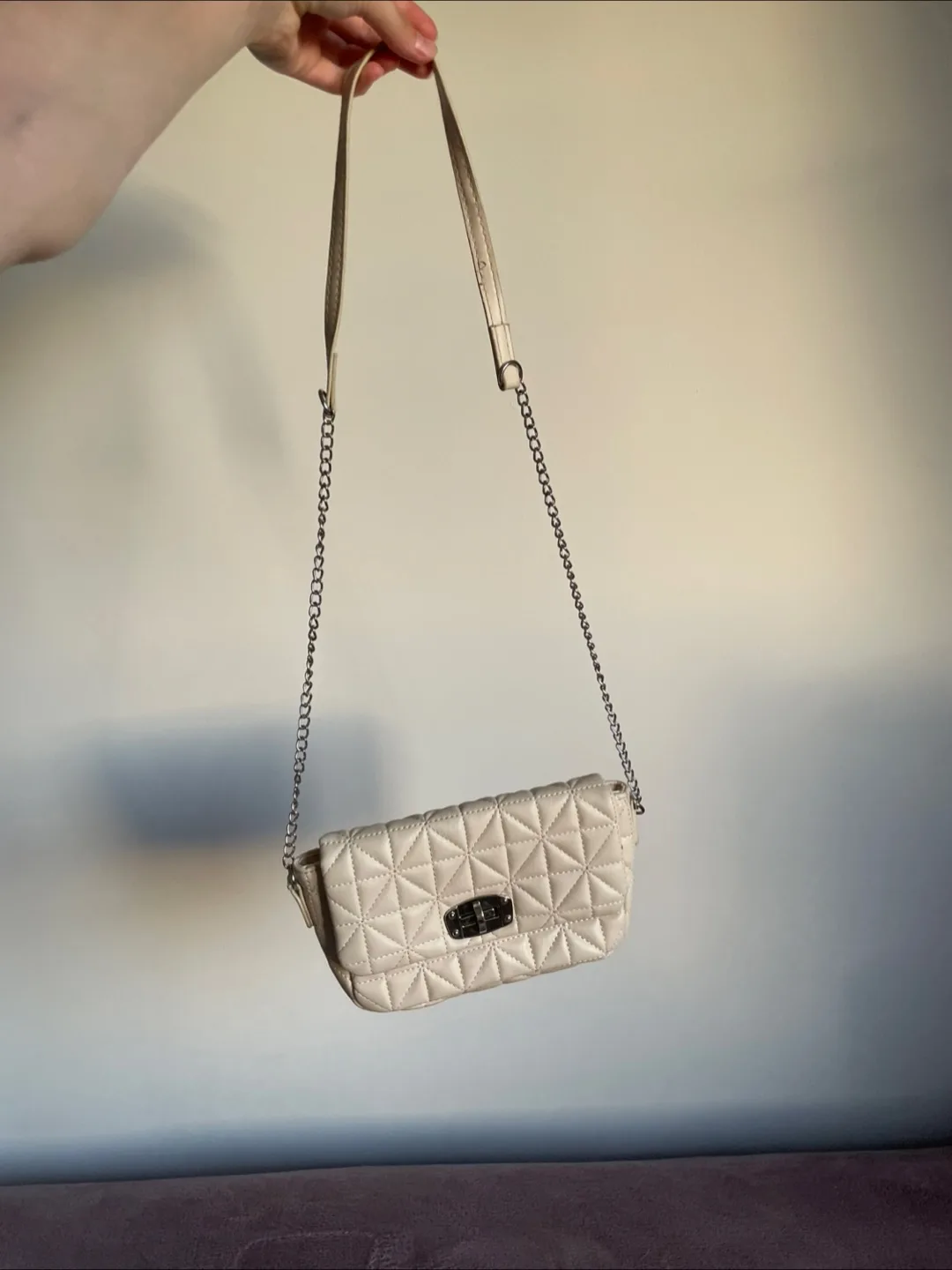 Cream Quilted Chain Bag image indicator(7)