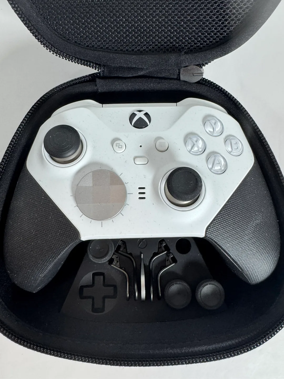 Xbox Elite Series 2 Controller - White - Case & Accessories thumbnail