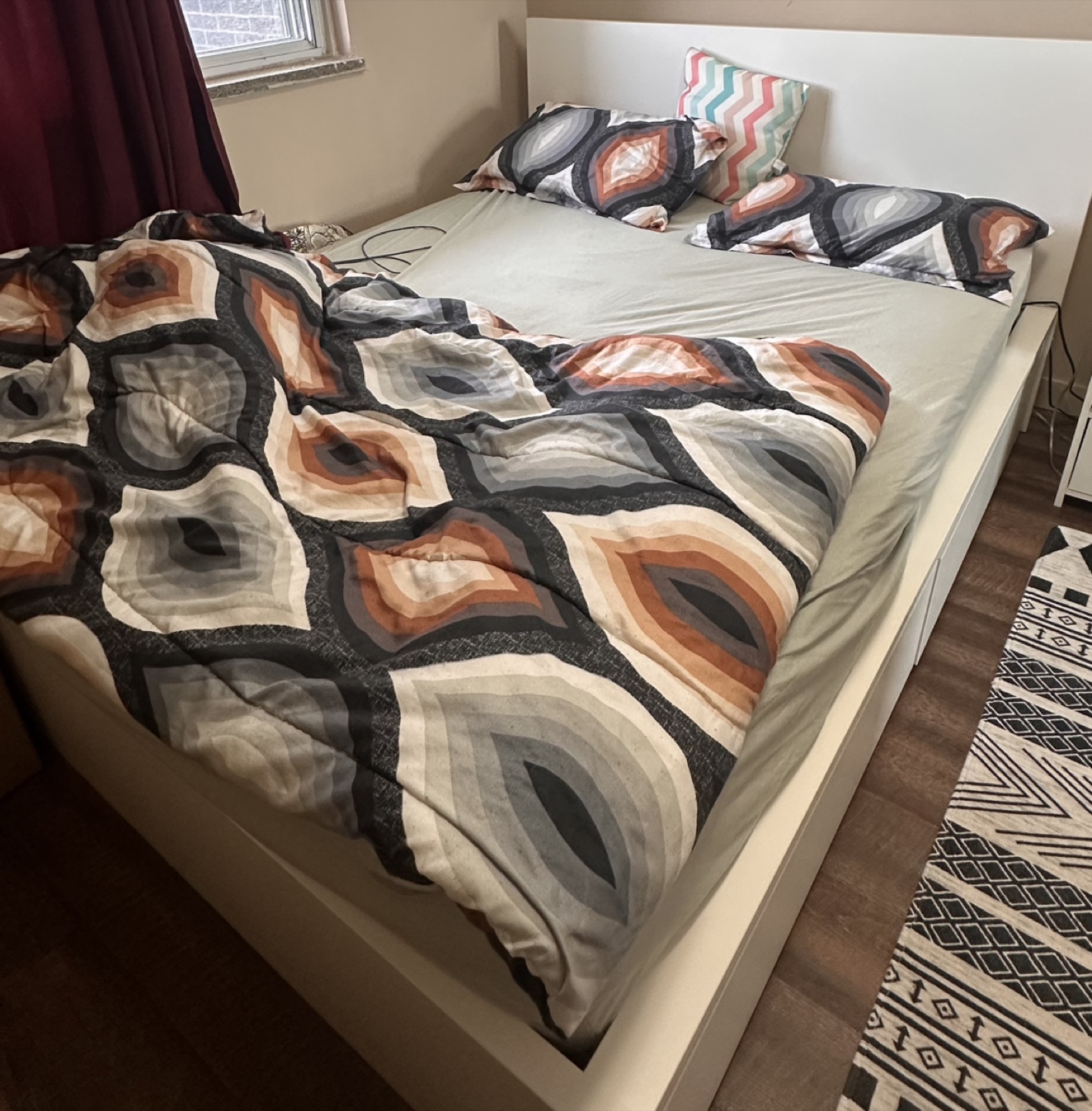 Queen-size Platform Bed Frame with Drawers + Queen Mattress