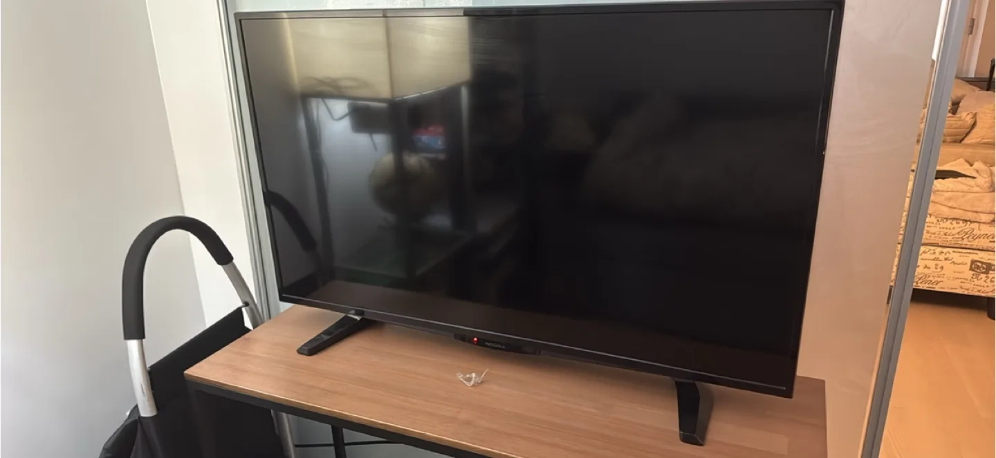 Insignia 40inch TV thumbnail