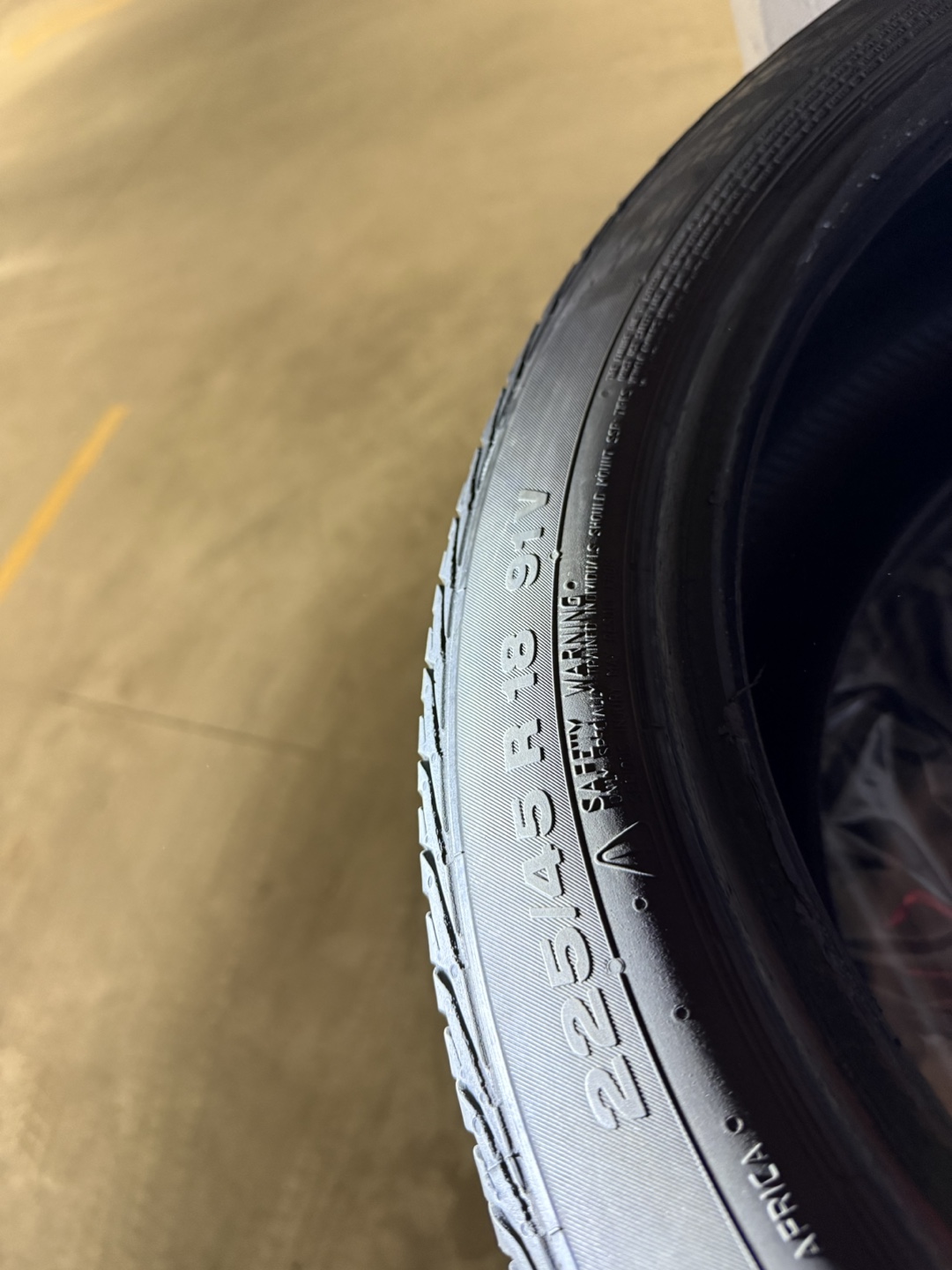Continental set of run flat all season tire -225/45/r18
