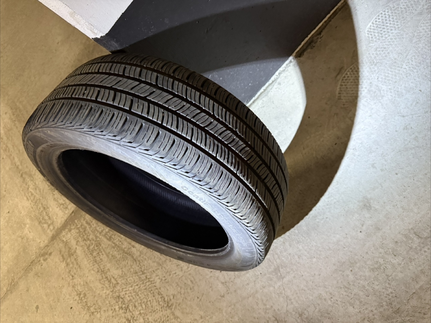 Continental set of run flat all season tire -225/45/r18 - photo 3