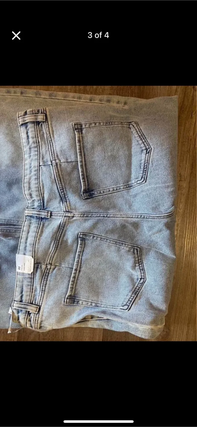 Women's Light Wash Wide Leg Jeans - Size 32 image indicator(4)