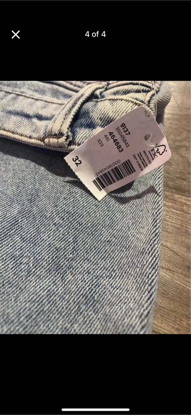 Women's Light Wash Wide Leg Jeans - Size 32 image indicator(3)