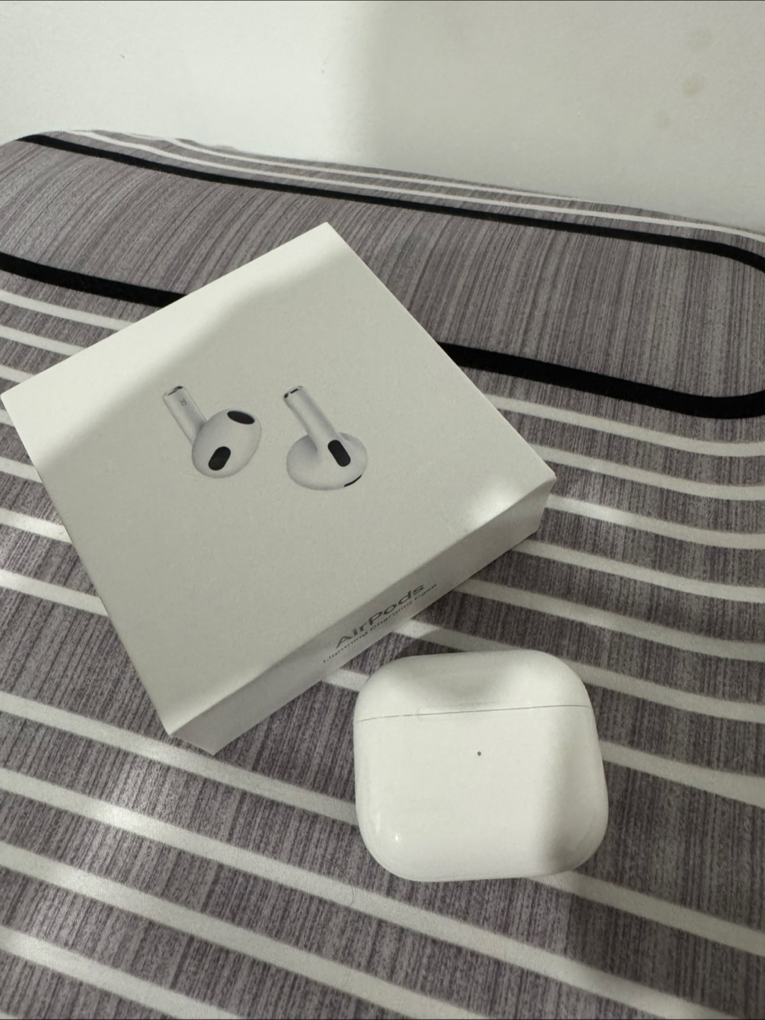 Apple AirPods Lightning Charging Case( case only ) - photo 3